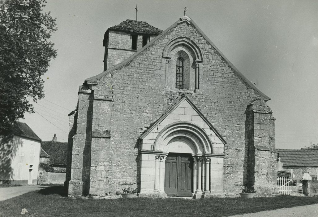 Eglise de Prissey : Façade occidentale, vue générale