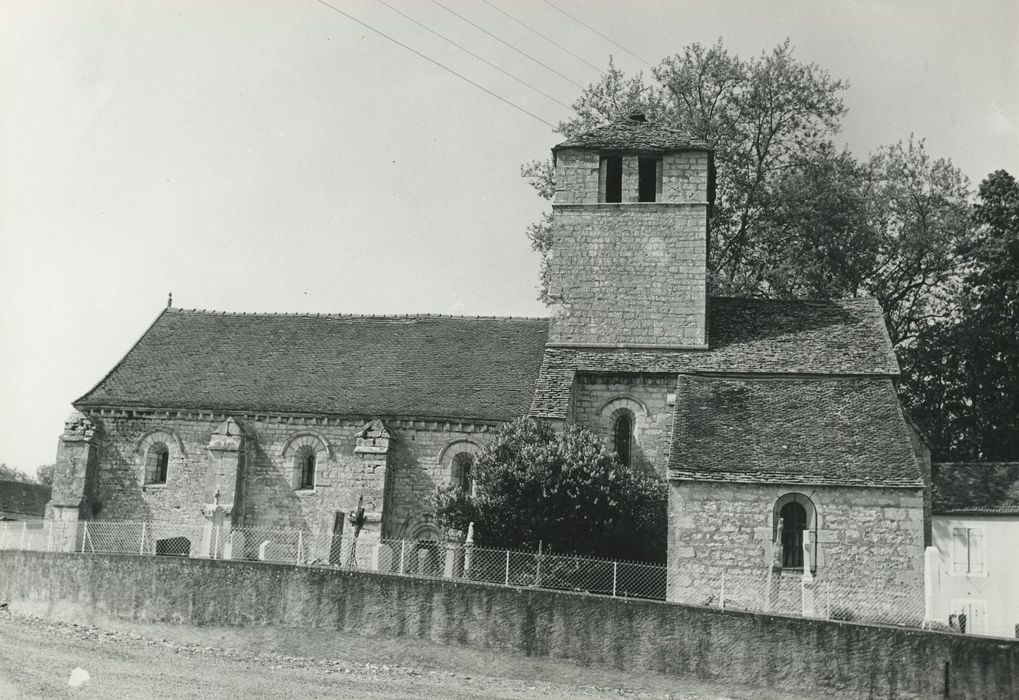 Eglise de Prissey : Façade latérale sud, vue générale