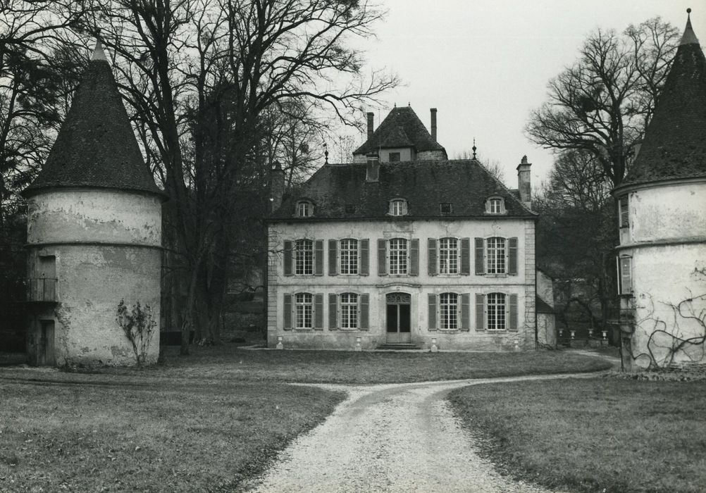 Château : Façade est, vue générale