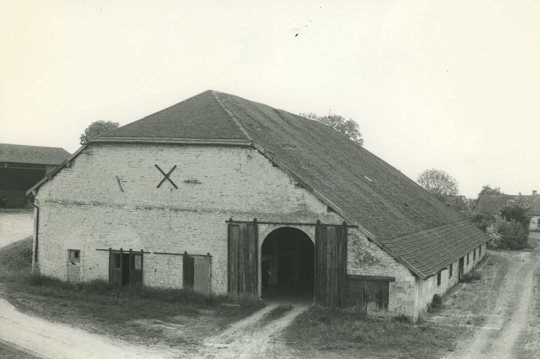 Grange cistercienne de Beaumont : Pignon ouest, vue générale