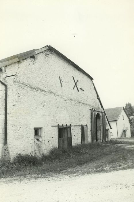 Grange cistercienne de Beaumont : Pignon ouest, vue générale