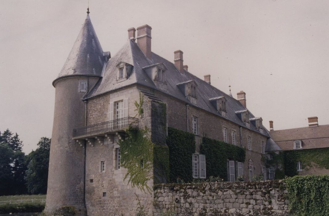 Château : Façades nord et est, vue générale