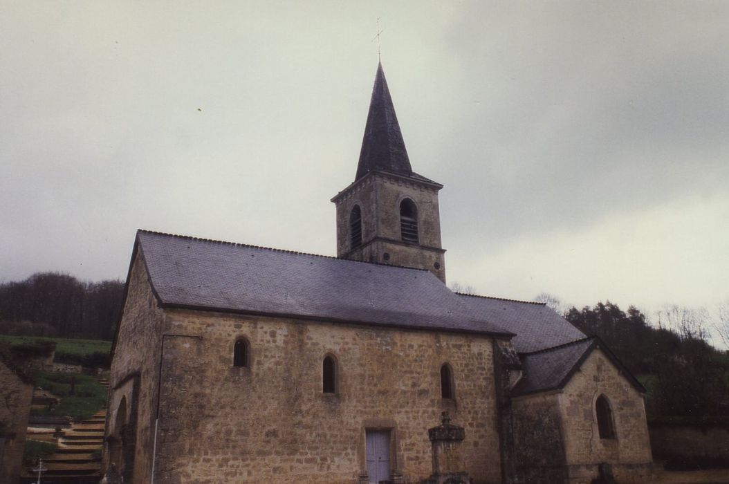 Eglise de la Nativité : Façade latérale ouest, vue générale