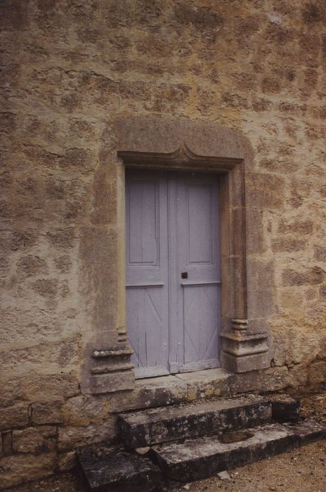 Eglise de la Nativité : Porte d’accès ouest, vue générale