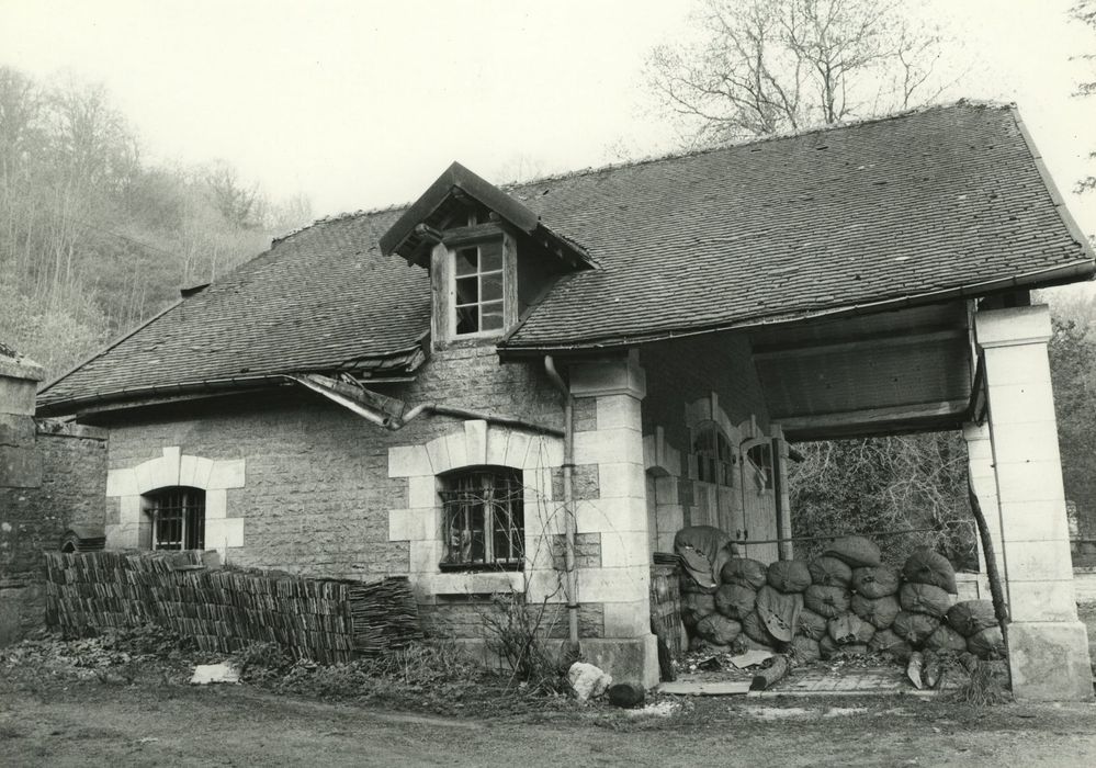 Forges d'aval : Bâtiment ouest, façade est, vue générale