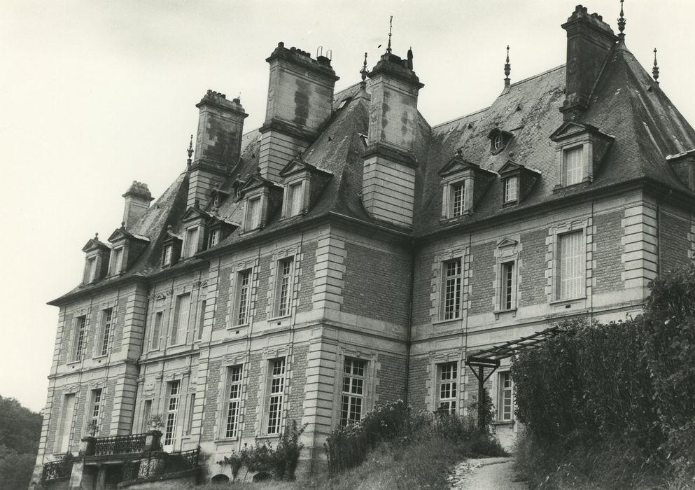 Château : Façade est, vue générale