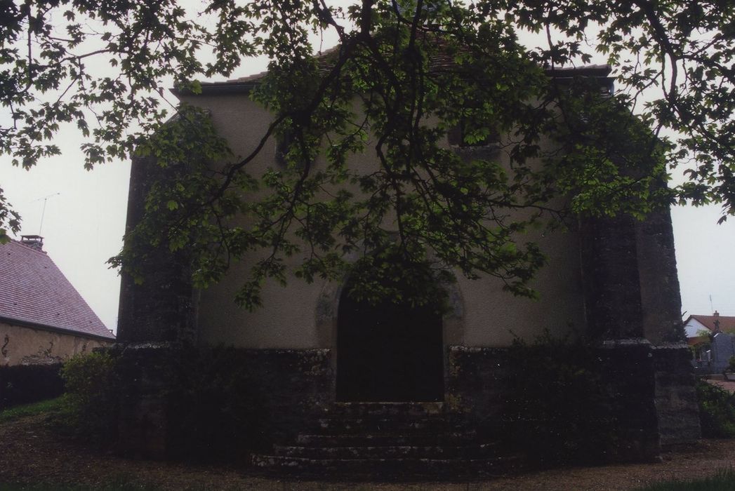 Eglise Saint-Clément : Façade occidentale, vue partielle