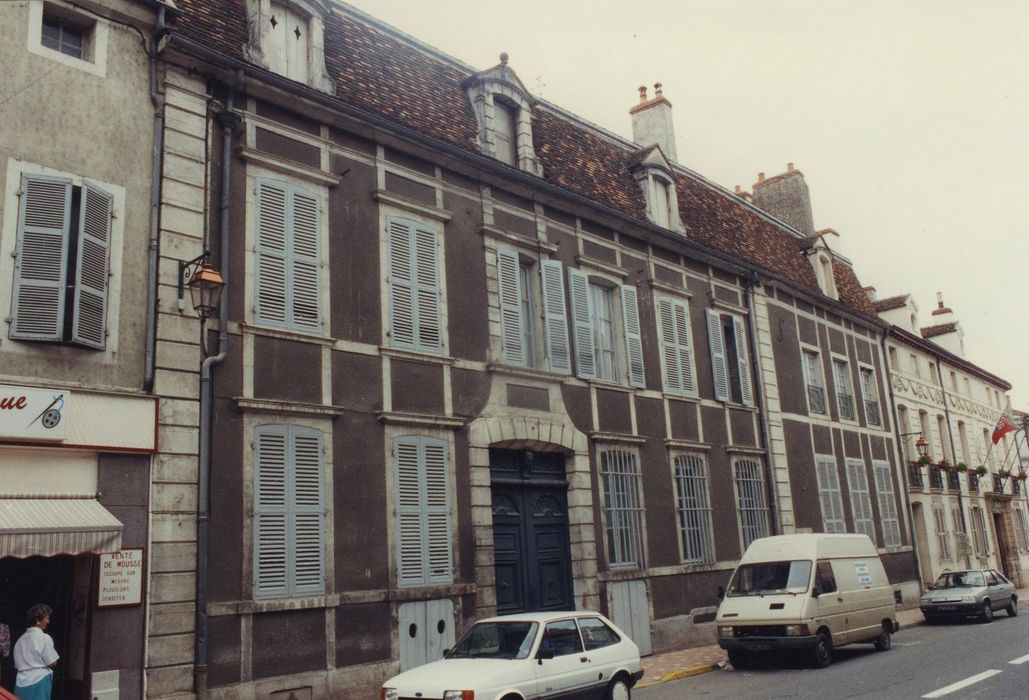 Hôtel Hernoux : Façade sur rue, vue générale