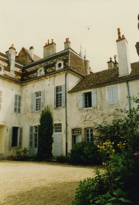 Hôtel Hernoux : Aile en retour sud sur cour, façade nord, vue générale