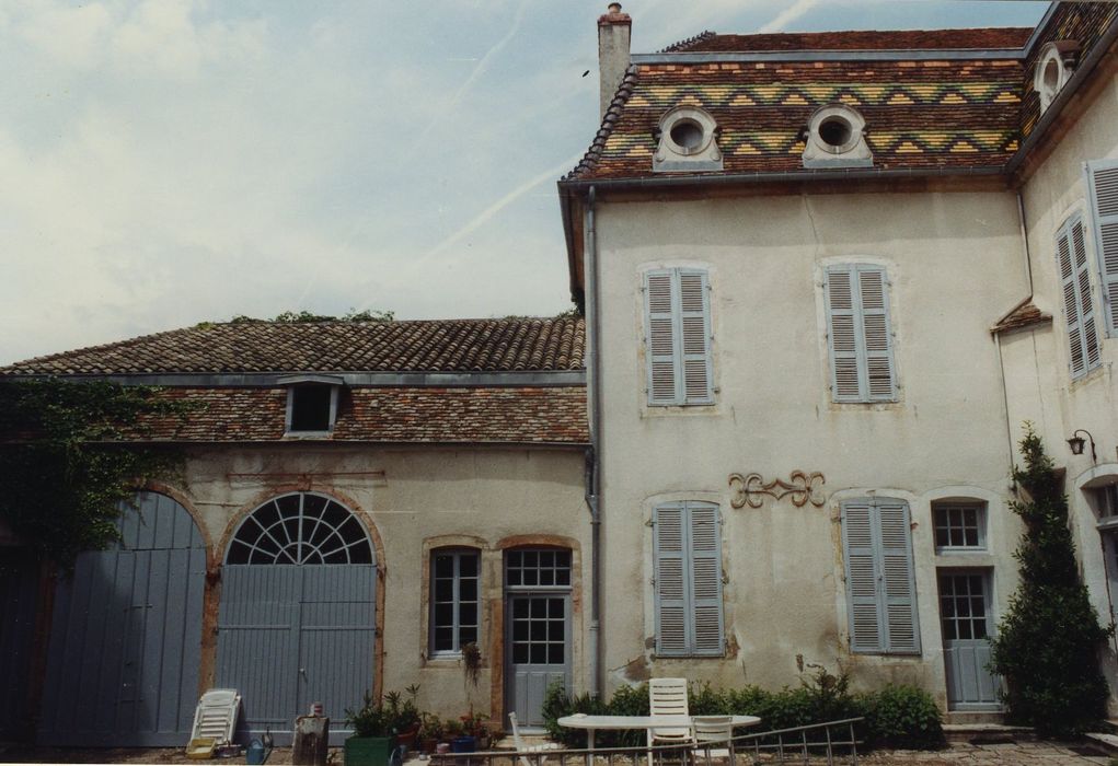 Hôtel Hernoux : Aile en retour nord sur cour, façade sud, vue générale