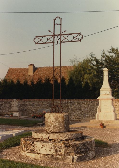 Eglise de l'Assomption : Croix du cimetière