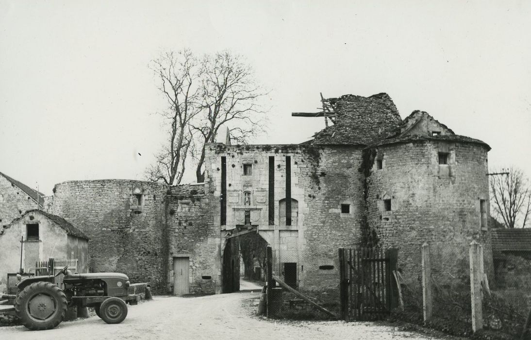 Château de la Romagne (ancien) : Porterie, élévation est, vue générale