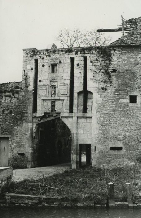 Château de la Romagne (ancien) : Porterie, élévation est, vue partielle