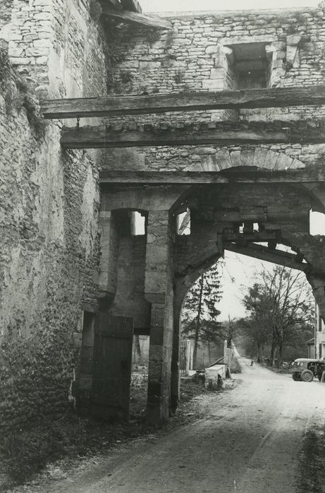 Château de la Romagne (ancien) : Porterie, élévation ouest, vue partielle