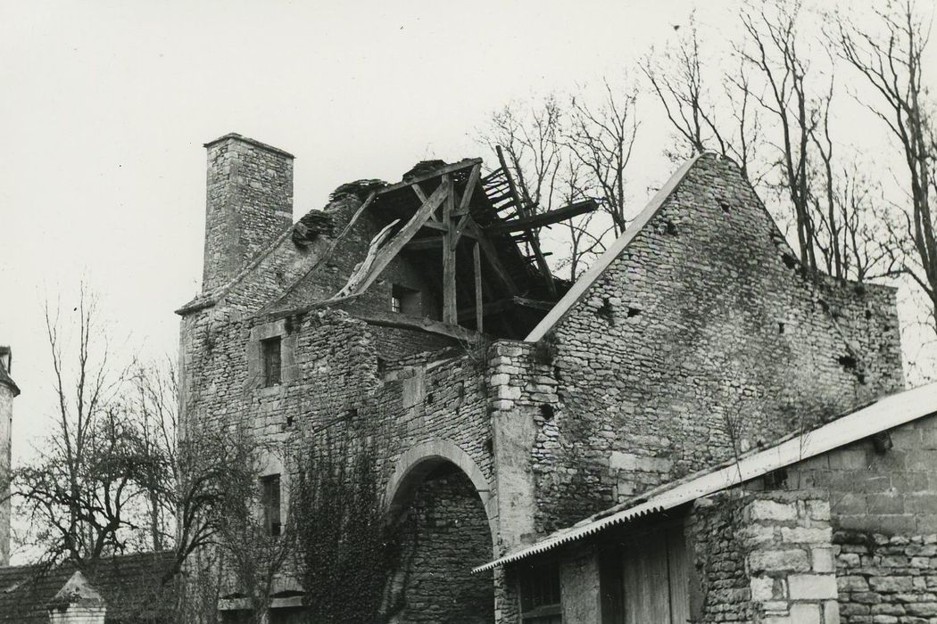 Château de la Romagne (ancien) : Porterie, ensemble sud-ouest, vue partielle