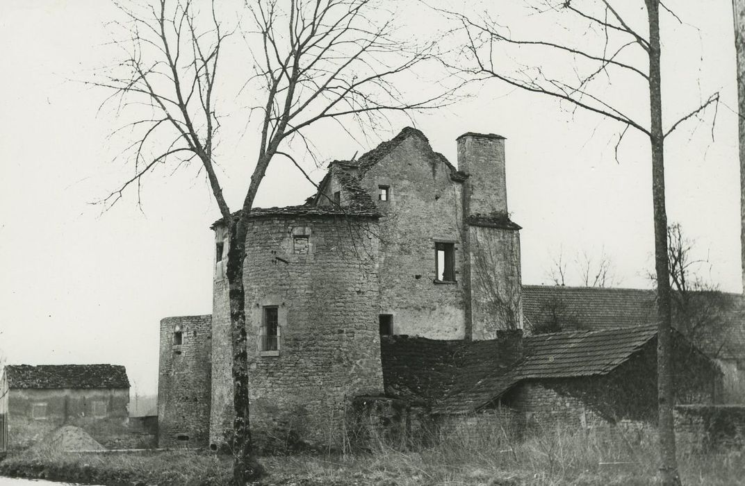 Château de la Romagne (ancien) : Porterie, ensemble nord-est, vue partielle