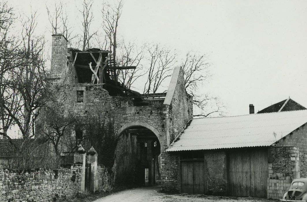 Château de la Romagne (ancien) : Porterie, Façade ouest, vue générale