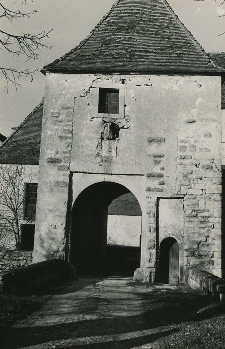 Château : Porterie, élévation sud, vue générale