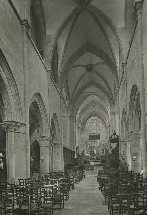 Eglise paroissiale : Nef, vue générale