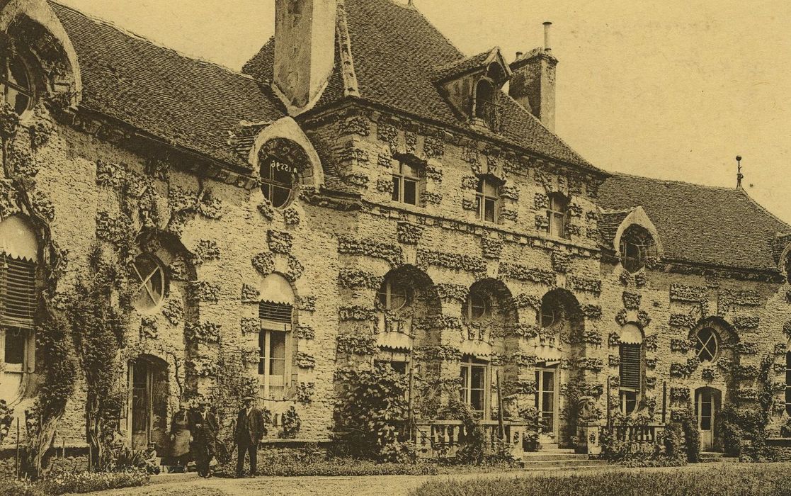 Petit château : Façade sud, vue générale