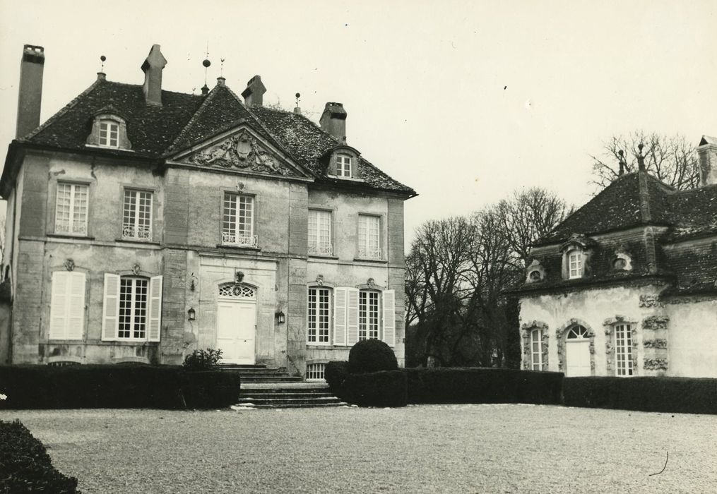 Manoir : Façade ouest, vue générale