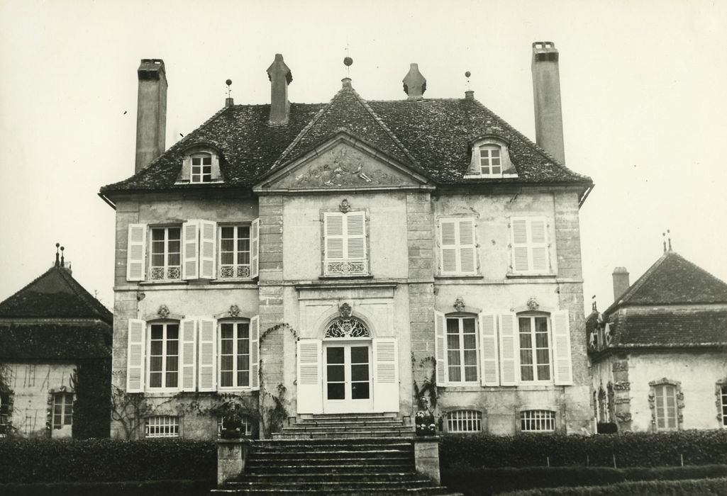 Manoir : Façade est, vue générale