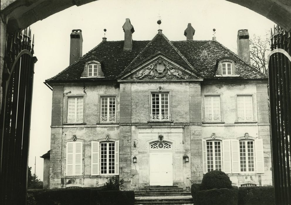 Manoir : Façade ouest, vue générale