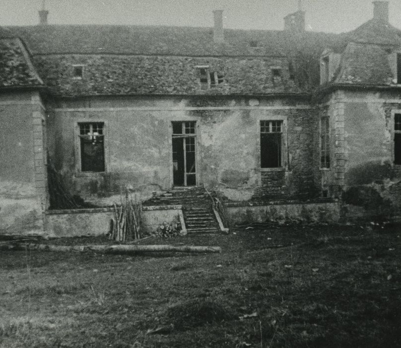 Château de Montille : Façade sud, vue partielle