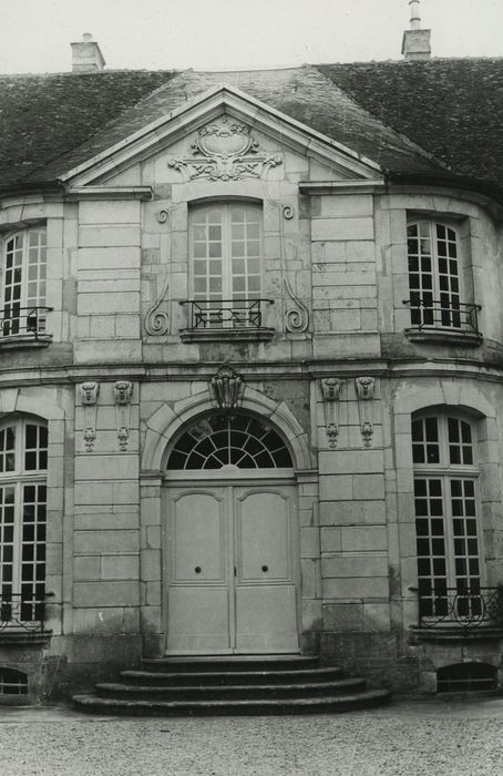 Hôtel de Chassey : Façade nord-ouest sur cour, vue partielle