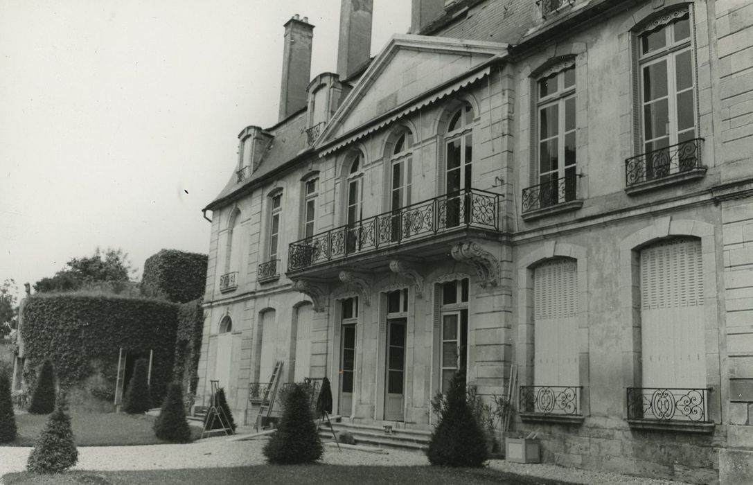 Hôtel de Chassey : Façade sud-est sur jardin, vue partielle