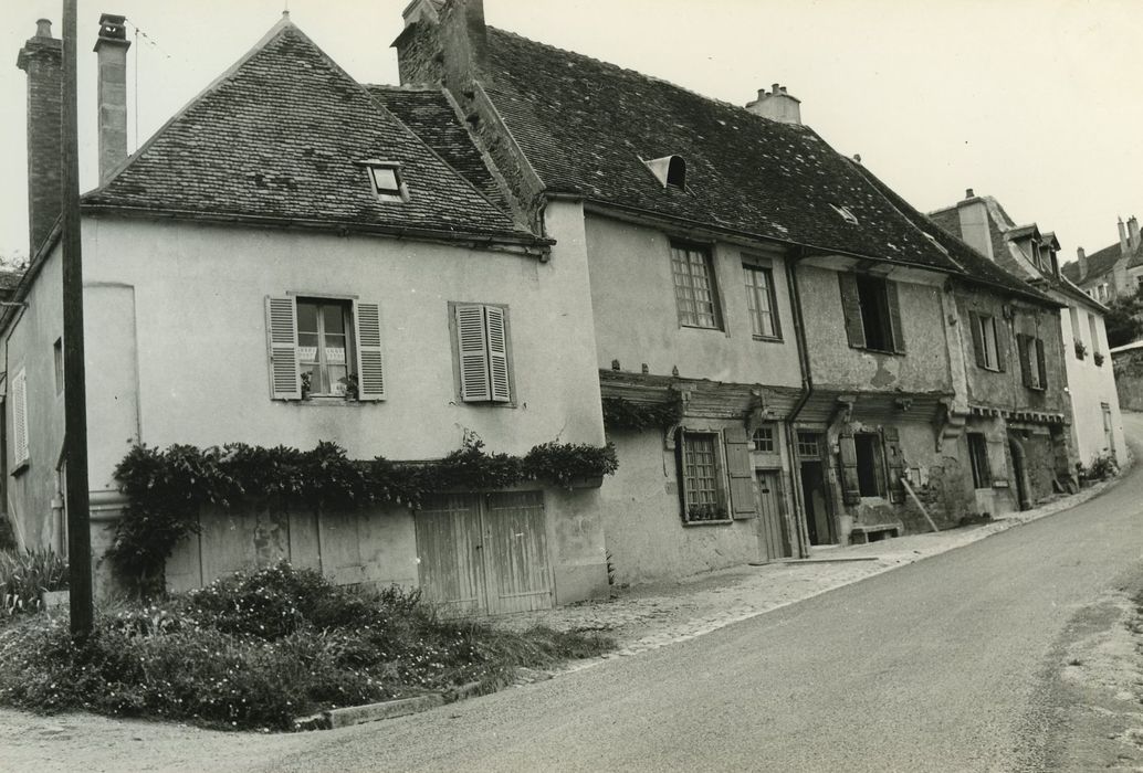 Maisons : Façades sur rue, vue générale