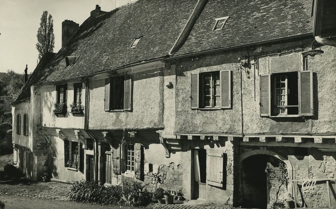 Maisons : Façades sur rue, vue générale