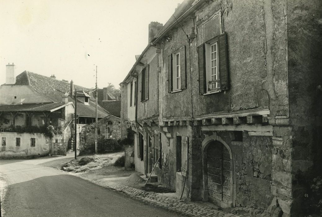 Maisons : Façades sur rue, vue générale