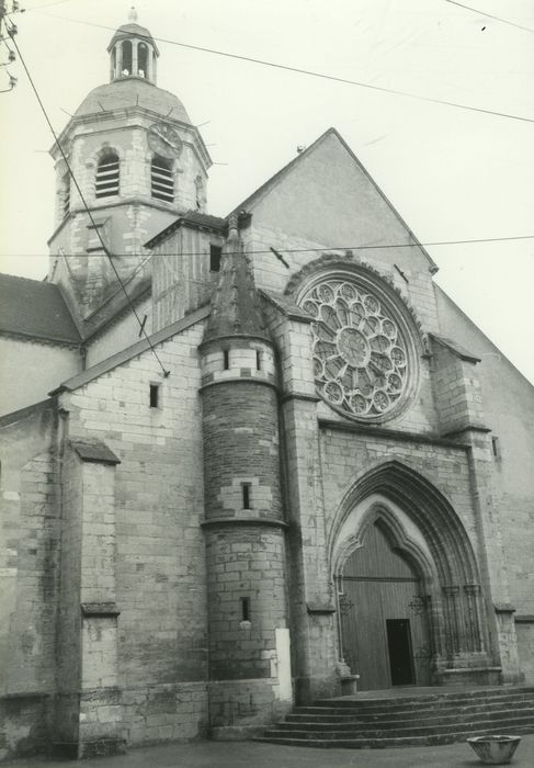 Eglise paroissiale : Façade occidentale, vue générale