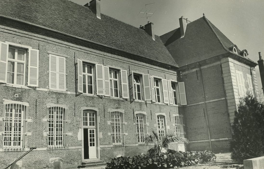 Hôtel-Dieu (ancien) : Aile sud, façade sud, vue partielle