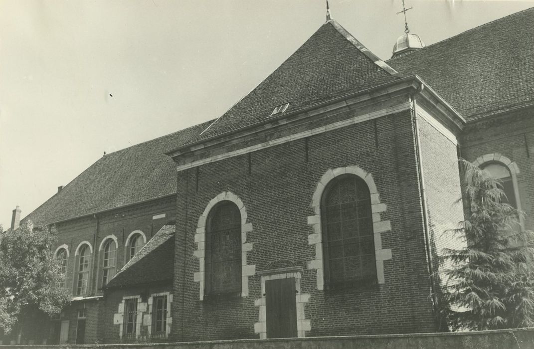 Hôtel-Dieu (ancien) : Corps central, façade ouest, vue partielle