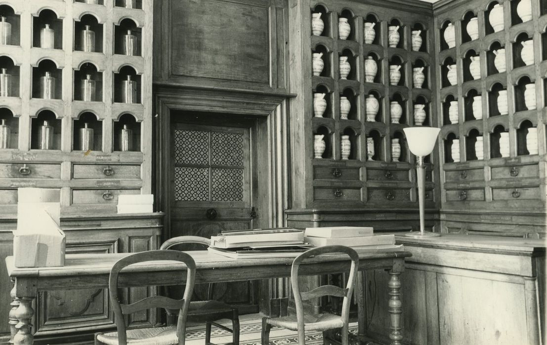 Hôtel-Dieu (ancien) : Pharmacie, vue partielle