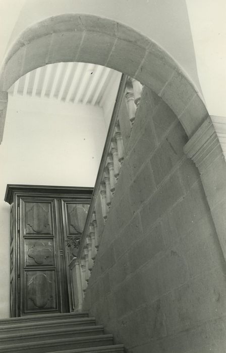 Hôtel-Dieu (ancien) : Aile nord, escalier, vue partielle