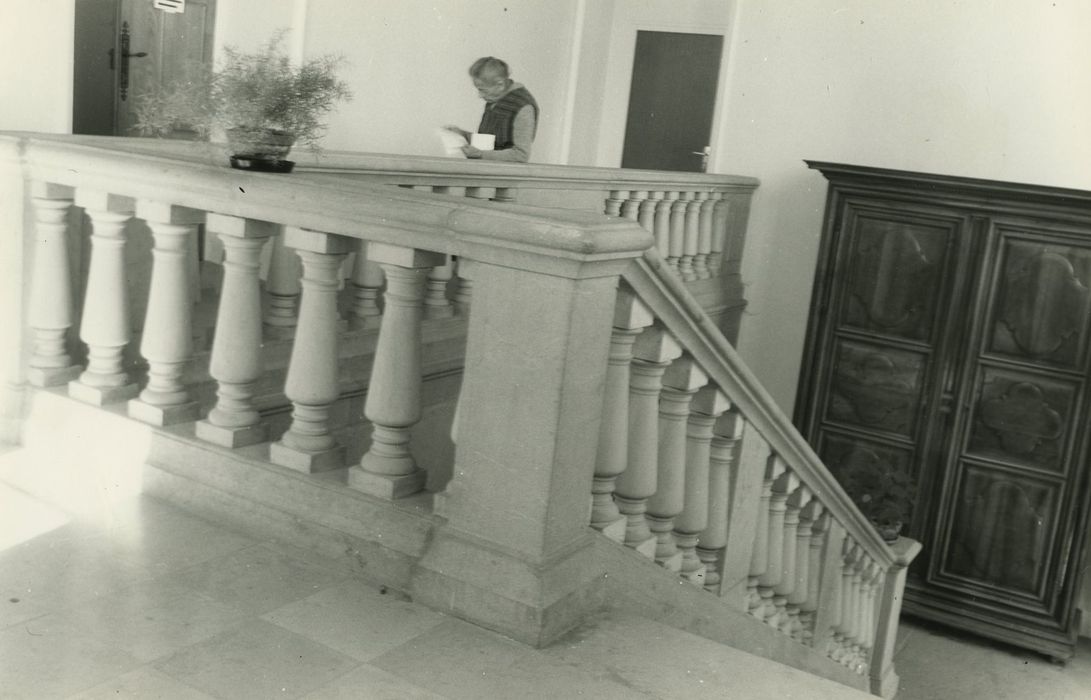 Hôtel-Dieu (ancien) : Aile nord, escalier, vue partielle