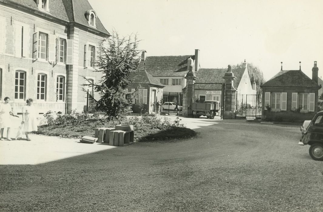 Hôtel-Dieu (ancien) : Cour d’honneur, vue générale