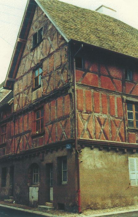 Maison de bois : Façade sur rue, vue générale