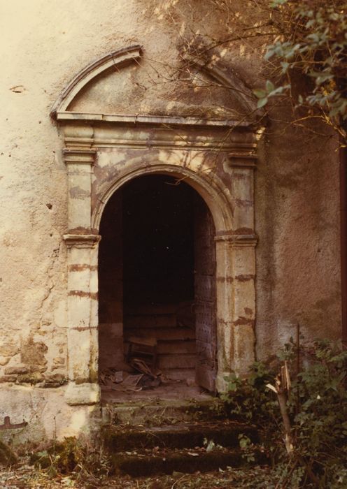 Château : Corps de logis, porte d’accès, vue générale