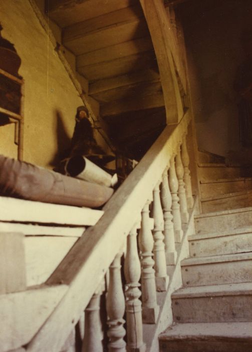 Château de Tanyot : Escalier d’accès au comble, vue partielle