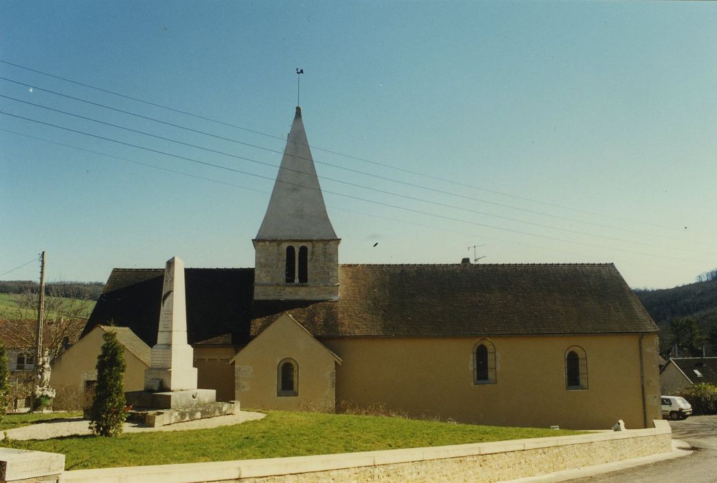 Eglise Saint-Léger : Façade latérale nord, vue générale