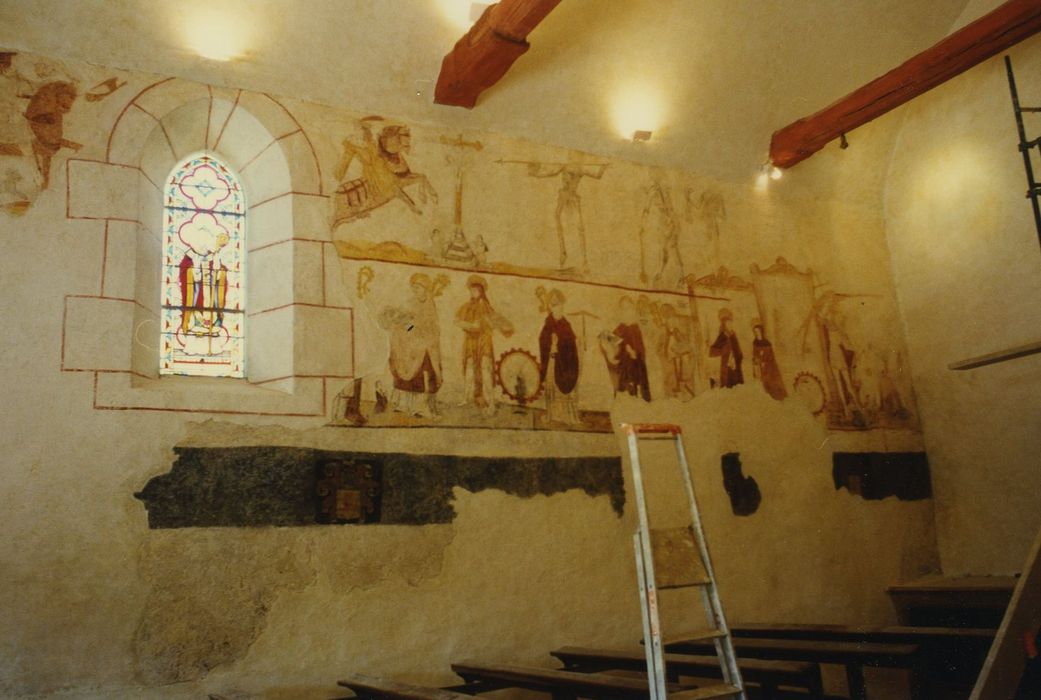 Eglise Saint-Léger : Nef, peintures monumentales, vue partielle