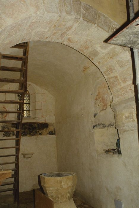 Eglise Saint-Léger : Chapelle des fonts baptismaux, vue partielle