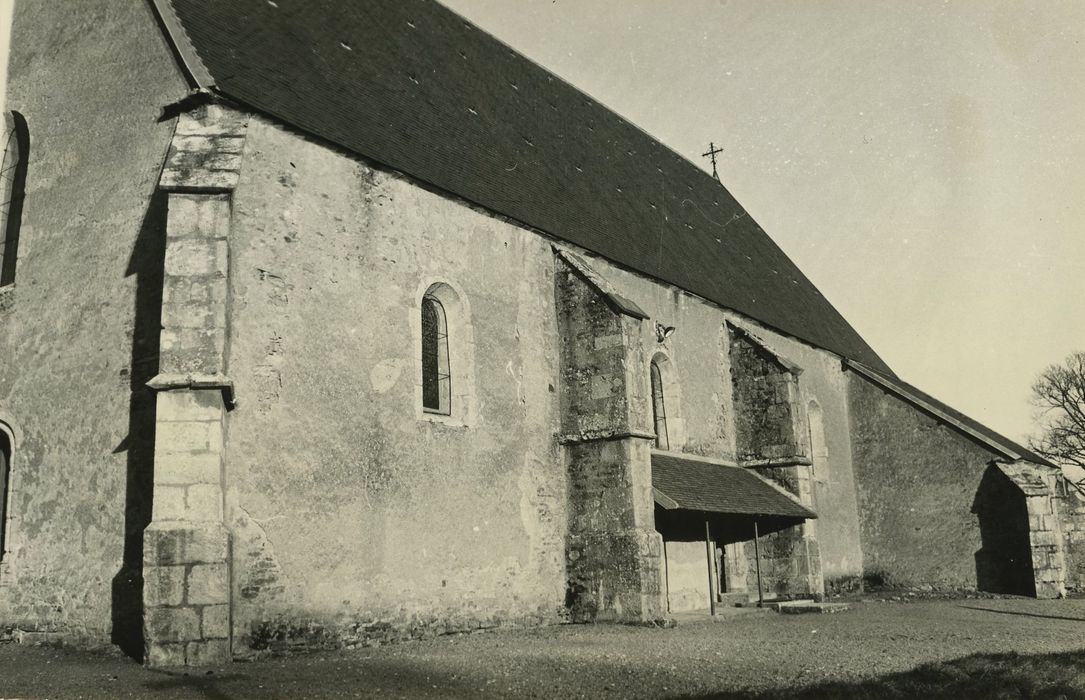 Eglise paroissiale : Façade latérale sud, vue générale