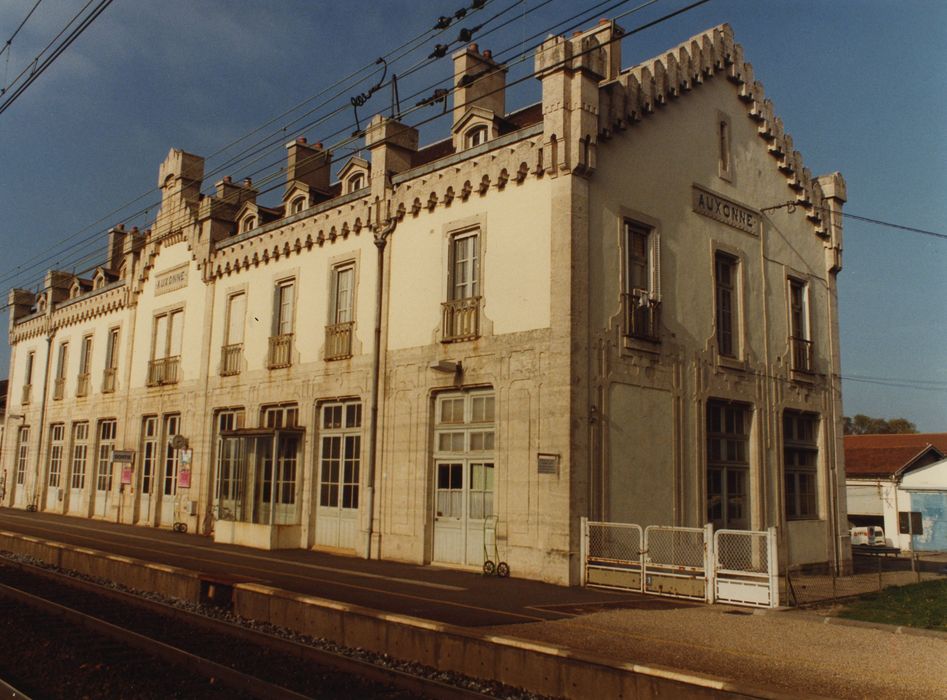 Gare d'Auxonne : Façades sud et ouest, vue générale