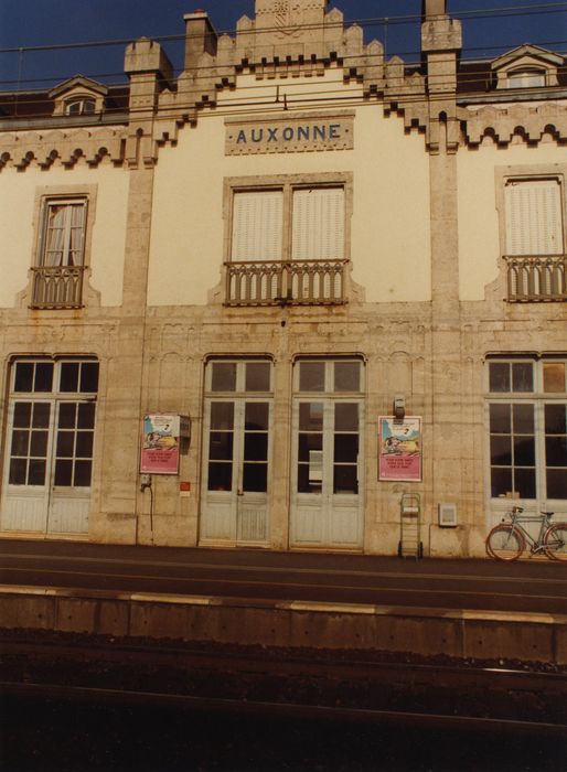 Gare d'Auxonne : Façade sud, vue partielle