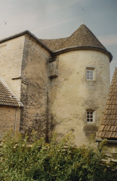 Ancien prieuré : Tour nord, vue partielle